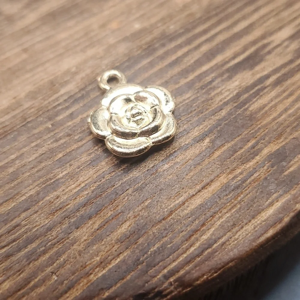 Vermiel rose charm pendant‎ P107